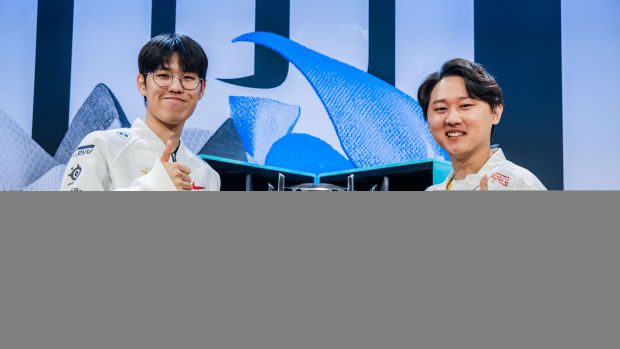 CALIFORNIA, SAN FRANCISCO - NOVEMBER 03: Moon "Oner" Hyeon-joon of T1 (L) and Hong "Pyosik" Chang-hyeon of DRX pose at the League of Legends World Championship Media Night on November 3, 2022 in San Francisco, CA.